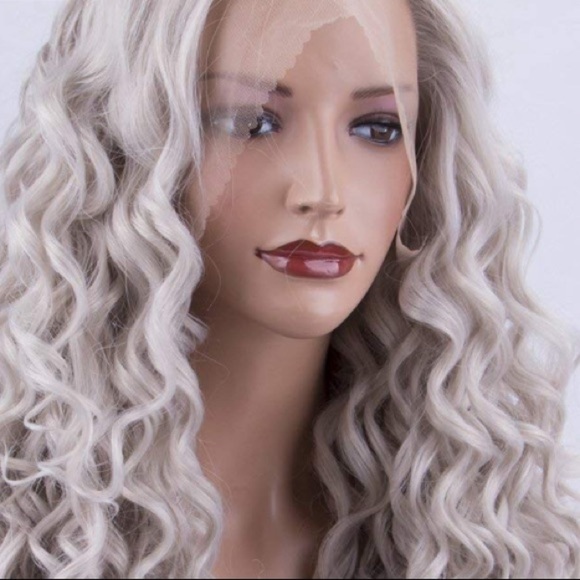 MAY 22” SILVER GREY CURLY LACE-FRONT WIG *NWT